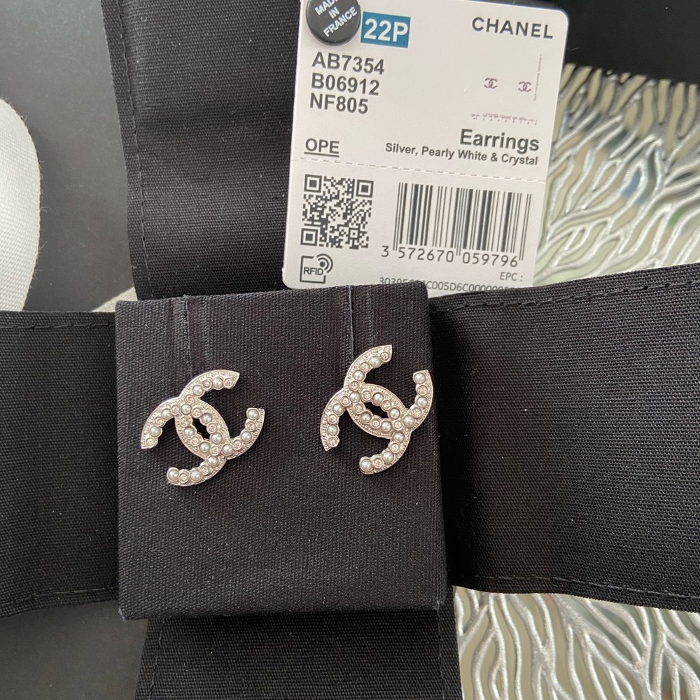 NEW Chanel 22P Classic CC Earrings